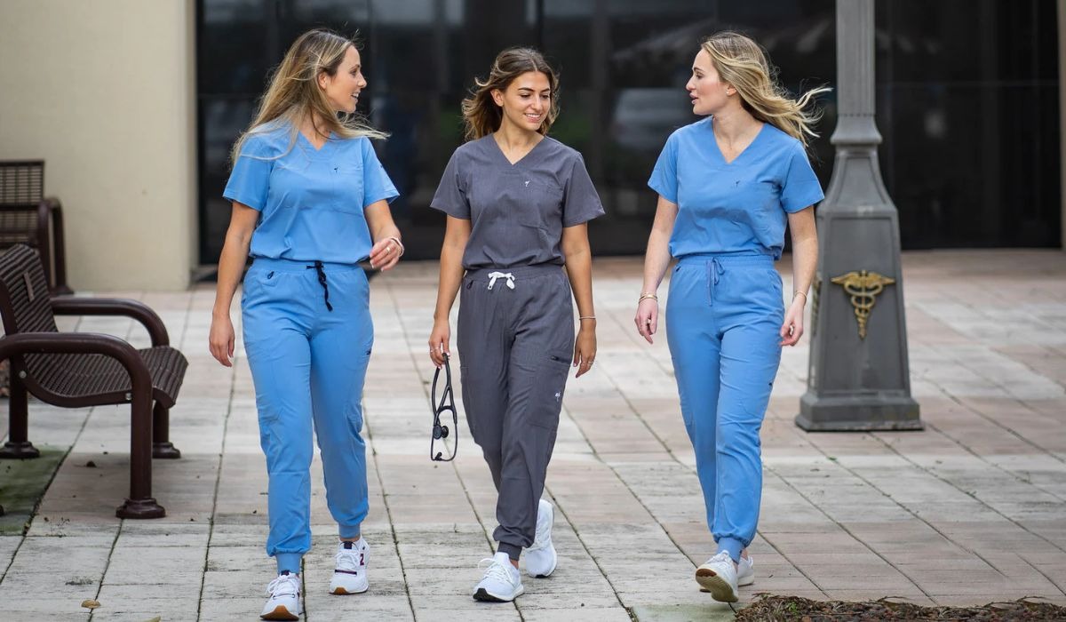How Quality Scrubs Influence Daily Work Efficiency in the UK?